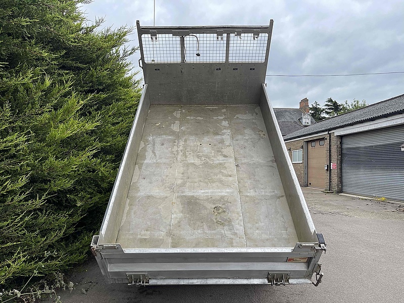 Nissan 35.14 2.5 dCi MWB S/C TIPPER DRW