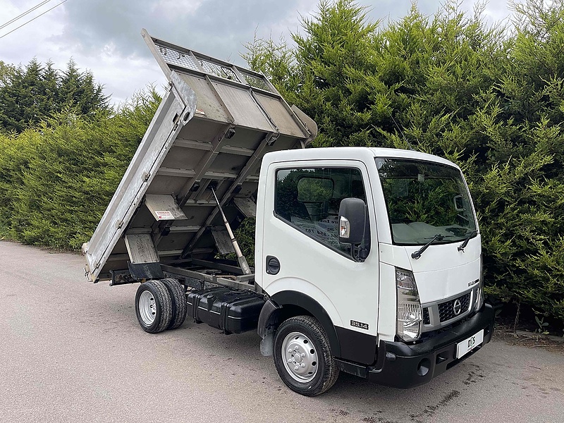 Nissan 35.14 2.5 dCi MWB S/C TIPPER DRW