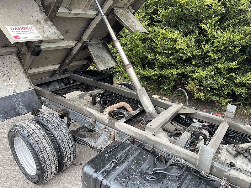 Nissan 35.14 2.5 dCi MWB S/C TIPPER DRW