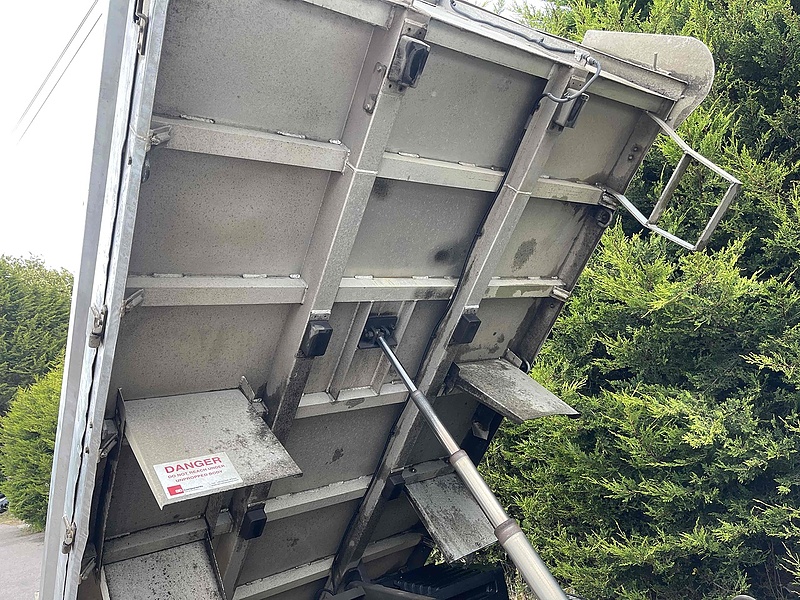 Nissan 35.14 2.5 dCi MWB S/C TIPPER DRW