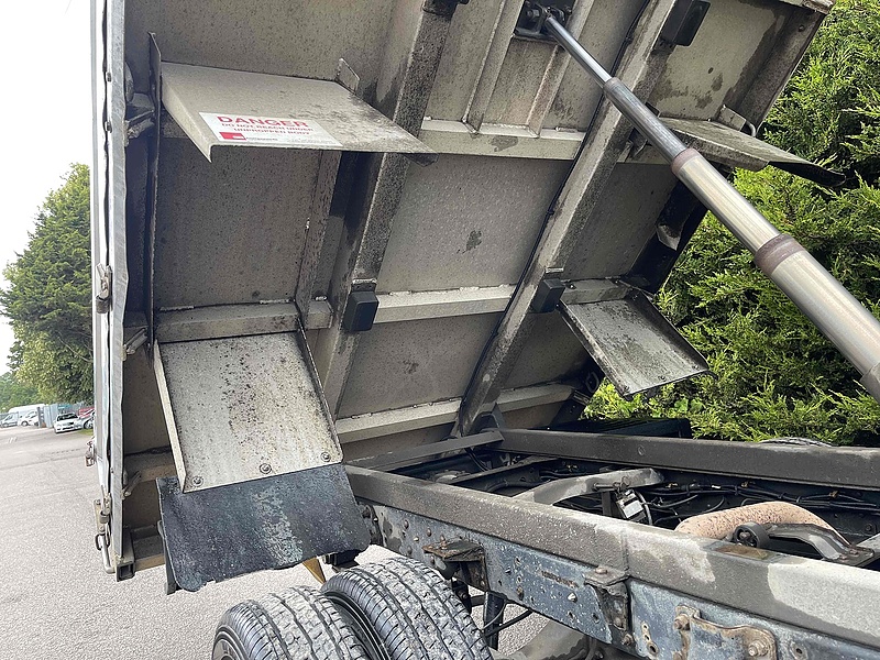 Nissan 35.14 2.5 dCi MWB S/C TIPPER DRW