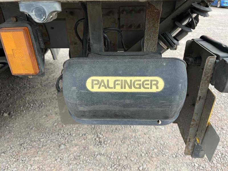 DAF Box Lorry With Taillift 4.5 2dr Box Lorry Automatic Diesel