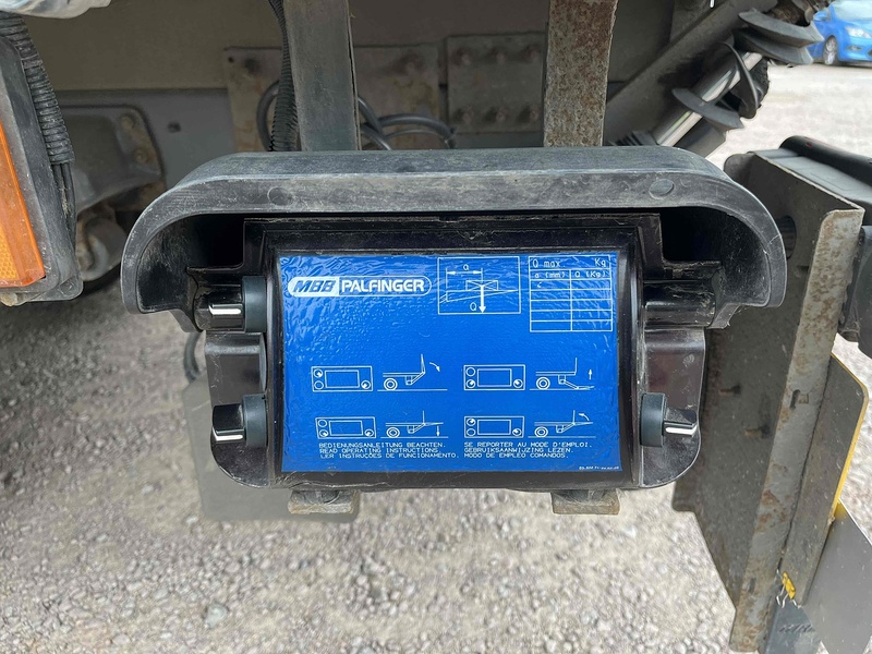 DAF Box Lorry With Taillift 4.5 2dr Box Lorry Automatic Diesel