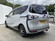 Toyota Sienta G - U6172