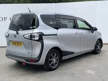 Toyota Sienta G - U6172