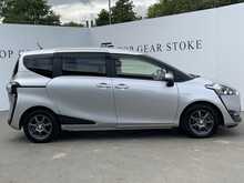 Toyota Sienta G - U6172