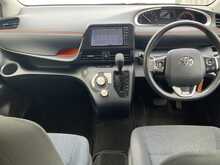 Toyota Sienta G - U6172
