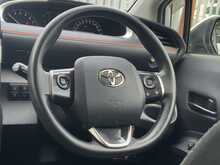 Toyota Sienta G - U6172
