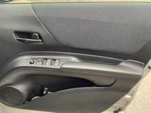 Toyota Sienta G - U6172