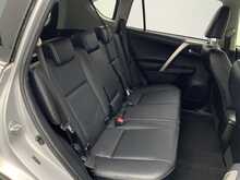 Toyota RAV4 D-4D Invincible - U6413