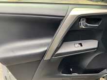 Toyota RAV4 D-4D Invincible - U6413