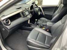 Toyota RAV4 D-4D Invincible - U6413