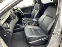 Toyota RAV4 D-4D Invincible - U6413