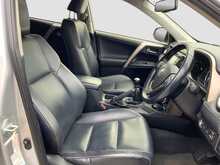 Toyota RAV4 D-4D Invincible - U6413