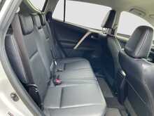 Toyota RAV4 D-4D Invincible - U6413