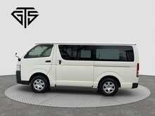 Toyota HiAce DX 4WD - U6709