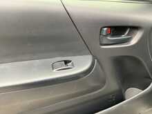 Toyota HiAce DX 4WD - U6709