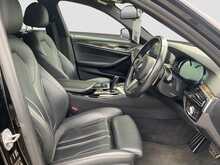 BMW 523D Touring M-Sports - U7515