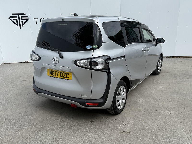 Toyota Sienta X V-Package - U7737