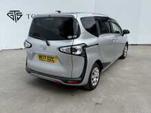 Toyota Sienta X V-Package - U7737