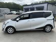 Toyota Sienta X V-Package - U7737