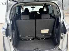 Toyota Sienta X V-Package - U7737