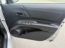 Toyota Sienta X V-Package - U7737