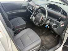 Toyota Sienta X V-Package - U7737