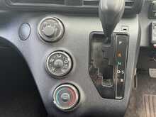 Toyota Sienta X V-Package - U7737