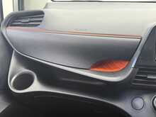 Toyota Sienta X V-Package - U7737