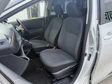 Toyota Sienta X V-Package - U7737