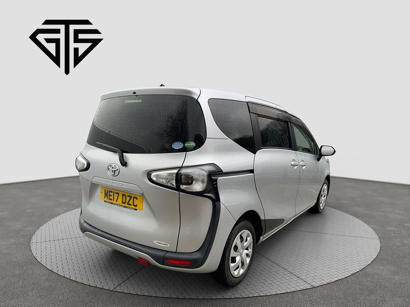 Toyota Sienta X V-Package - U7737