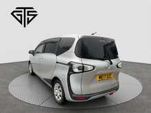 Toyota Sienta X V-Package - U7737