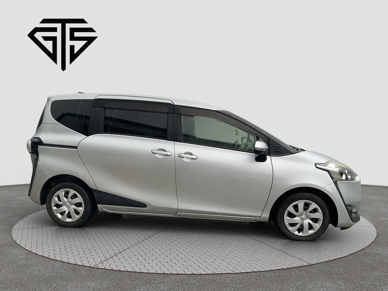 Toyota Sienta X V-Package - U7737