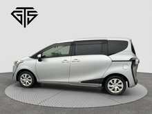 Toyota Sienta X V-Package - U7737