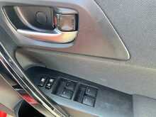 Toyota Auris VVT-h Design - U7835