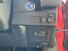 Toyota Auris VVT-h Design - U7835