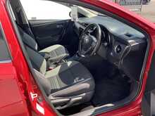 Toyota Auris VVT-h Design - U7835