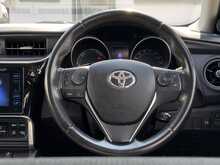 Toyota Auris VVT-h Design - U7835
