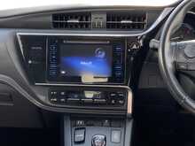 Toyota Auris VVT-h Design - U7835