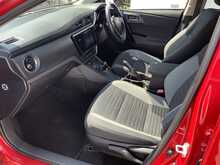 Toyota Auris VVT-h Design - U7835