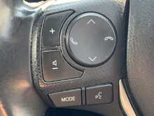 Toyota Auris VVT-h Design - U7835