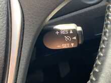 Toyota Auris VVT-h Design - U7835