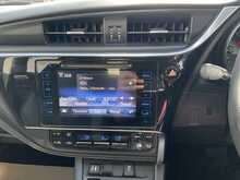 Toyota Auris VVT-h Design - U7835