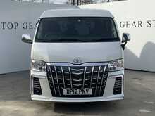 Toyota HiAce  - U7836