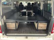 Toyota HiAce  - U7836