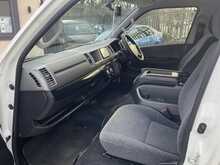 Toyota HiAce  - U7836