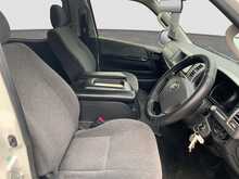 Toyota HiAce  - U7836