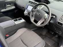 Toyota Prius Alpha S - U7867