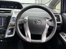 Toyota Prius Alpha S - U7867